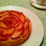 真っ赤な薔薇のりんごケーキ